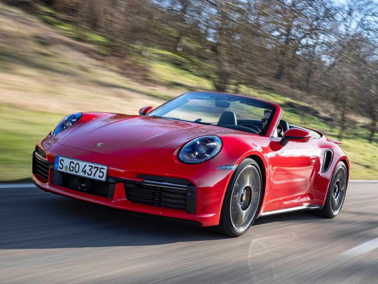 Porsche 911 Turbo S Cabriolet pode acelerar de 0 a 100 km/h em 2,9 segundos e atingir 310 km/h Porsche 911 Turbo S Cabriolet pode acelerar de 0 a 100 km/h em 2,9 segundos e atingir 310 km/h